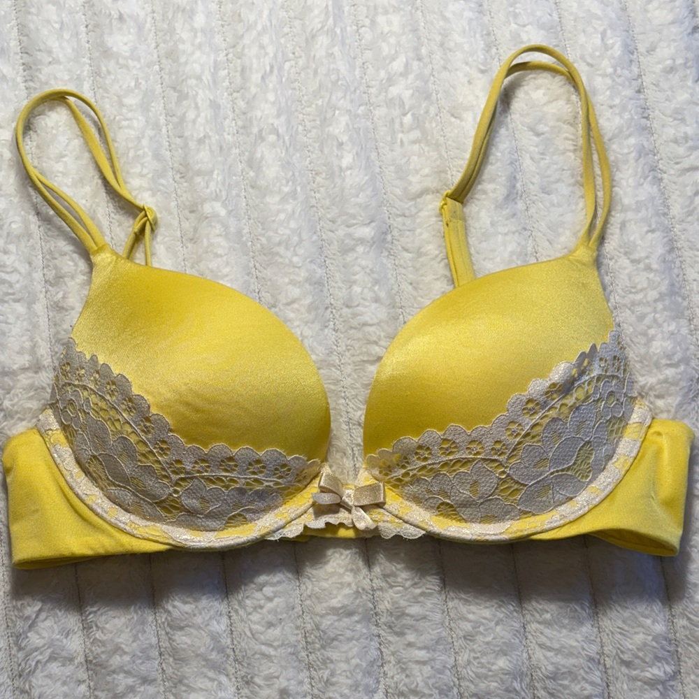 Victoria’s Secret Yellow Lace Trim Bra